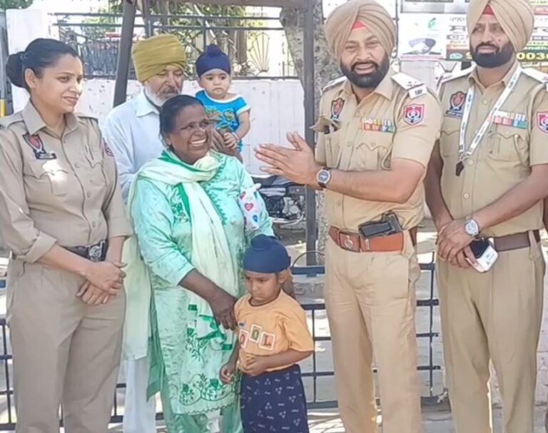 ਫਤਹਿਗੜ੍ਹ ਸਾਹਿਬ ਪੁਲਿਸ ਵੱਲੋਂ ਲਾਪਤਾ ਬੱਚਾ ਬਰਾਮਦ/ ਟਰੈਫਿਕ ਪੁਲਿਸ ਨੇ ਲੱਭ ਕੇ ਮਾਪਿਆਂ ਹਵਾਲੇ ਕੀਤਾ ਬੱਚਾ