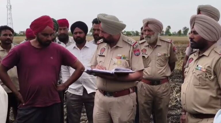 ਡੇਰਾ ਬਾਬਾ ਨਾਨਕ ’ਚ 4 ਏਕੜ ਕਣਕ ਸੜ ਕੇ ਸੁਆਹ/ ਤੂੜੀ ਬਣਾਉਂਦੇ ਸਮੇਂ ਰਿਪਰ ਤੋਂ ਭੜਕੀ ਅੱਗ