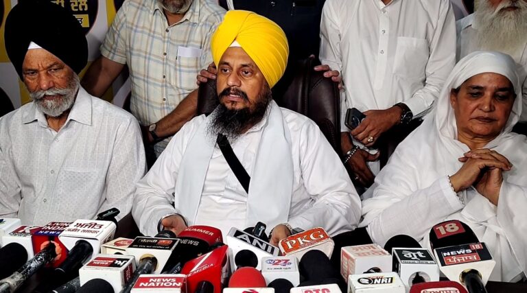 ਅੰਮ੍ਰਿਤਸਰ ‘ਚ ਅਕਾਲੀ ਦਲ ਪੁਨਰ ਸੁਰਜੀਤ ਦੀ ਪ੍ਰੈੱਸ ਕਾਨਫਰੰਸ/ ਸੁਖਬੀਰ ਬਾਦਲ ਦੀ ਅਕਾਲ ਤਖਤ ਕੋਲ ਸ਼ਿਕਾਇਤ ਦਾ ਐਲਾਨ/ ਜਵਾਬਦੇਹੀ ਤੈਅ ਕਰਨ ਲਈ ਸੌਂਪਿਆ ਜਾਵੇਗਾ ਮੰਗ ਪੱਤਰ