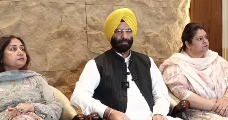 ਅੰਮ੍ਰਿਤਸਰ ’ਚ ਮੀਡੀਆ ਨੂੰ ਮੁਖਾਤਿਬ ਹੋਏ ਮਨਜਿੰਦਰ ਸਿਰਸਾ/ ਵਿਰੋਧੀ ਧਿਰਾਂ ’ਤੇ ਮਹਿਲਾਵਾਂ ਦੇ ਹੱਕ ਖੋਹਣ ਦੇ ਇਲਜ਼ਾਮ/ ਬੇਅਦਬੀ ਕਾਨੂੰਨ ਪਾਸ ਹੋਣ ਦਾ ਕੀਤਾ ਸਵਾਗਤ