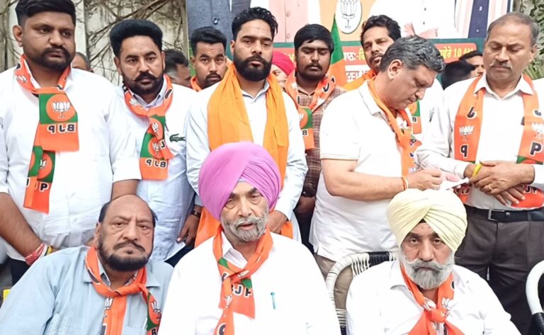 ਫਤਹਿਗੜ੍ਹ ਸਾਹਿਬ ’ਚ ਆਮ ਆਦਮੀ ਪਾਰਟੀ ਨੂੰ ਝਟਕਾ/ 100 ਤੋਂ ਵੱਧ ਵਰਕਰ ਪਾਰਟੀ ਛੱਡ ਭਾਜਪਾ ’ਚ ਸ਼ਾਮਲ