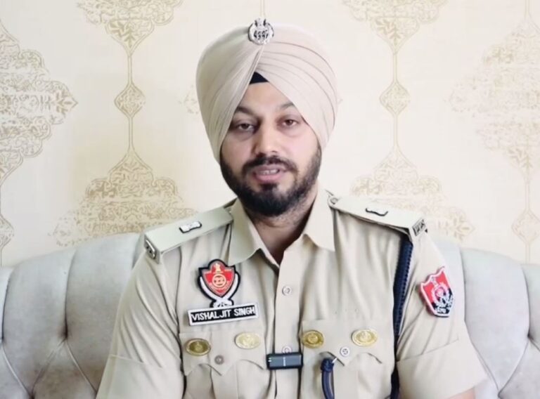 ਅੰਮ੍ਰਿਤਸਰ ਦੇ ਗੇਟ ਹਕੀਮਾ ਇਲਾਕੇ ‘ਚ ਗੋਲੀਬਾਰੀ/ ਕੁੱਤੇ ਘੁਮਾਉਣ ਨਿਕਲੇ ਵਿਅਕਤੀ ਦੀ ਮੌਤ/ ਪੁਲਿਸ ਨੇ ਹਥਿਆਰ ਬਰਾਮਦ ਕਰ ਕੇ ਜਾਂਚ ਆਰੰਭੀ
