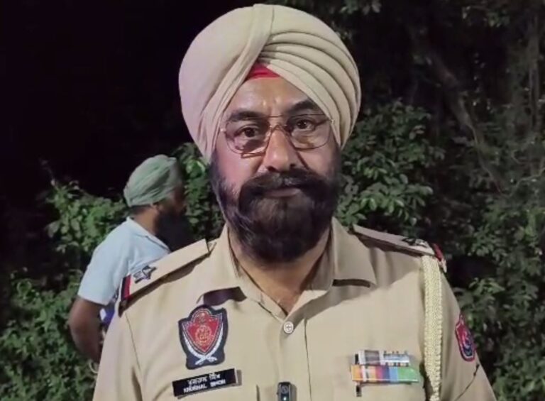 ਕੀਰਤਪੁਰ ਸਾਹਿਬ ਮੁੱਖ ਮਾਰਗ ’ਤੇ ਕਾਰ ਹਾਦਸਾ/ ਪੰਜ ਸਵਾਰਾਂ ’ਚੋਂ ਤਿੰਨ ਜਣੇ ਗੰਭੀਰ ਜ਼ਖਮੀ/ ਲੋਕਾਂ ਨੇ ਬਾਹਰ ਕੱਢ ਕੇ ਪਹੁੰਚਿਆ ਹਸਪਤਾਲ