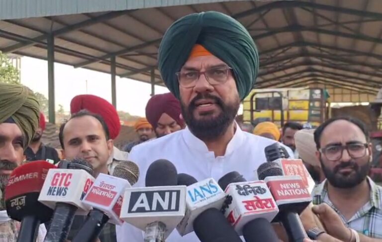 ਅਜਨਾਲਾ ਦਾਣਾ ਮੰਡੀ ਦਾ ਵਿਧਾਇਕ ਧਾਲੀਵਾਲ ਵੱਲੋਂ ਦੌਰਾ/ ਲਿਫਟਿੰਗ ਪ੍ਰਬੰਧਾਂ ਦਾ ਲਿਆ ਜਾਇਜ਼ਾ/ ਰਾਜ ਸਭਾ ਮੈਂਬਰ ਤੋੜਣ ਲਈ ਭਾਜਪਾ ਦੀ ਨਿੰਦਾ