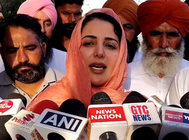 ਅੰਮ੍ਰਿਤਸਰ ਰਾਜਾਸਾਂਸੀ ‘ਚ AAP ਦਾ ਰੋਸ ਪ੍ਰਦਰਸ਼ਨ/ ਰਾਘਵ ਚੱਢਾ ਸਮੇਤ 7 ਰਾਜ ਸਭਾ ਮੈਂਬਰਾਂ ਦੇ ਪੁਤਲੇ ਫੂਕੇ/ ਸੋਨੀਆ ਮਾਨ ਨੇ ਭਾਜਪਾ ਵੱਲ ਸਾਧੇ ਤਿੱਖੇ ਨਿਸ਼ਾਨੇ