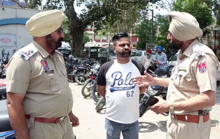 ਮੋਗਾ ਟਰੈਫਿਕ ਪੁਲਿਸ ਨੇ ਵਿੱਢੀ ਵੱਡੀ ਤਲਾਸ਼ੀ ਮੁਹਿੰਮ/ ਭੀੜ ਵਾਲੀਆਂ ਥਾਵਾਂ ’ਤੇ ਸਖ਼ਤ ਚੈਕਿੰਗ/ ਲੋਕਾਂ ਨੂੰ ਸਹਿਯੋਗ ਦੀ ਕੀਤੀ ਅਪੀਲ