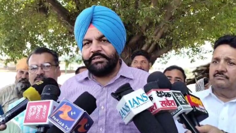 ਅੰਮ੍ਰਿਤਸਰ ਦੀ ਦਾਣਾ ਮੰਡੀ ਦਾ ਸਾਂਸਦ ਔਜਲਾ ਵੱਲੋਂ ਦੌਰਾ/ ਲਿਫਟਿੰਗ ਦੇ ਸੁਸਤ ਚਾਲ ਚੱਲ ਰਹੇ ਕੰਮ ਦਾ ਲਿਆ ਜਾਇਜ਼ਾ/ ਖੁੱਲ੍ਹੇ ’ਚ ਪਈ ਕਣਕ ’ਤੇ ਜਾਹਰ ਕੀਤੀ ਚਿੰਤਾ