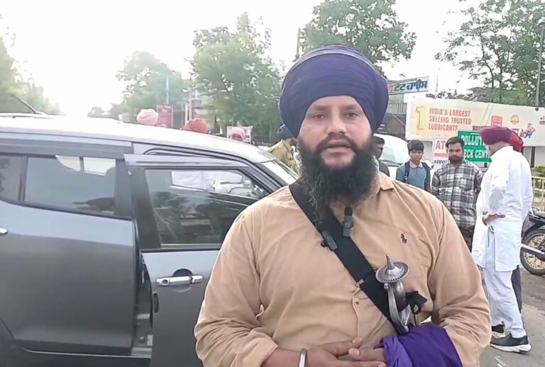 ਗੁਰਦਾਸਪੁਰ ਦੇ ਕਲਾਨੌਰ ਰੋਡ ’ਤੇ ਭਿਆਨਕ ਹਾਦਸਾ/ ਤੇਜ਼ ਰਫਤਾਰ ਟਿੱਪਰ ਨੇ ਕਾਰ ਨੂੰ ਮਾਰੀ ਟੱਕਰ/ ਸਵਾਰੀਆਂ ਦਾ ਬਚਾਅ, ਕਾਰ ਦਾ ਭਾਰੀ ਨੁਕਸਾਨ