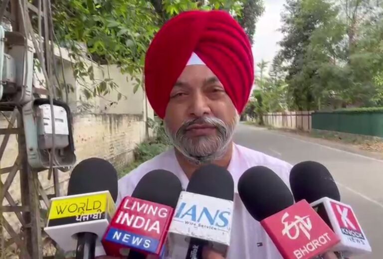 ਪਟਿਆਲਾ ’ਚ ਚੋਰਾਂ ਦੇ ਹਮਲੇ ’ਚ ਬਜੁਰਗ ਜੋੜਾ ਜ਼ਖਮੀ/ ਗੰਭੀਰ ਜ਼ਖਮੀ ਕਰਨ ਬਾਅਦ ਚੋਰੀ ਕਰ ਕੇ ਫਰਾਰ/ 8 ਤੋਂ 10 ਲੱਖ ਦੇ ਗਹਿਣੇ ਚੋਰੀ, ਪੁਲਿਸ ਕਰ ਰਹੀ ਭਾਲ