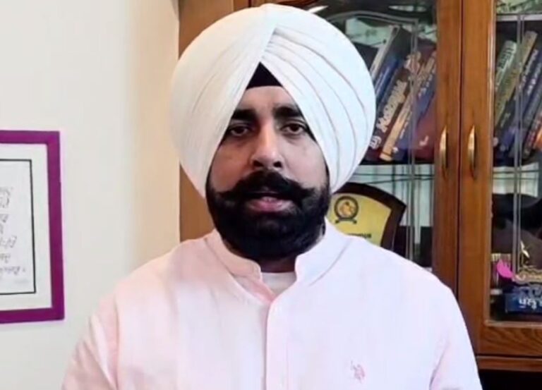 ਅਕਾਲੀ ਦਲ ਨੇ ਈਡੀ ਰੇਡ ਨੂੰ ਲੈ ਕੇ ਘੇਰੀ ਸਰਕਾਰ/ ਈਡੀ ਛਾਪਿਆਂ ਨੂੰ ਸਿਆਸੀ ਰੰਜ਼ਿਸ਼ ਕਹਿਣ ’ਤੇ ਚੁੱਕੇ ਸਵਾਲ/ ਕਿਹਾ, ਈਡੀ ਦੀ ਕਾਰਵਾਈ ਨੇ ਭ੍ਰਿਸ਼ਟ ਚਿਹਰਾ ਨੰਗਾ ਕੀਤਾ