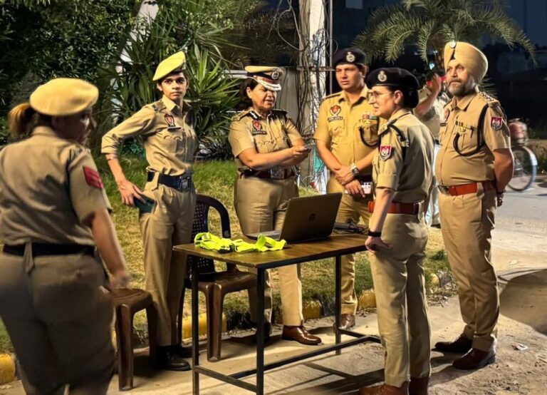 ਜਲੰਧਰ ਪੁਲਿਸ ਕਮਿਸ਼ਨਰ ਵੱਲੋਂ ਥਾਣਿਆਂ ਦਾ ਦੌਰਾ/ ਪੁਲਿਸ ਸਟੇਸ਼ਨ-7 ਦਾ ਅਚਨਚੇਤ ਨਿਰੀਖਣ/ ਪ੍ਰਬੰਧਾਂ ਦਾ ਲਿਆ ਜਾਇਜ਼ਾ, ਸਟਾਫ ’ਚ ਹੜਕੰਮ