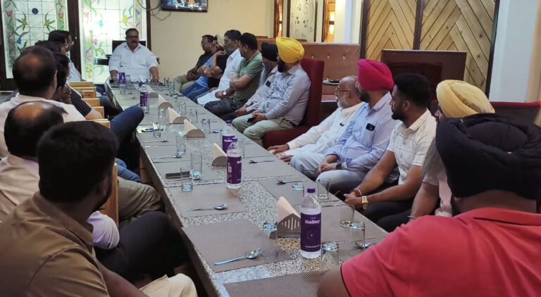 ਤਰਨ ਤਾਰਨ ’ਚ ਕੈਮਿਸਟ ਭਾਈਚਾਰੇ ਦੀ ਮੀਟਿੰਗ/ 20 ਮਈ ਨੂੰ ਦੇਸ਼ ਭਰ ਅੰਦਰ ਸਟੋਰ ਬੰਦ ਰੱਖਣ ਦਾ ਐਲਾਨ/ ਮੈਡੀਕਲ ਐਸੋਸੀਏਸ਼ਨ ਦੀ ਕਾਲ ’ਤੇ ਲਿਆ ਫੈਸਲਾ