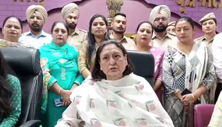 ਗੁਰਦਾਸਪੁਰ ’ਚ ਮਹਿਲਾ ਕਮਿਸ਼ਨ ਵੱਲੋਂ ਲੋਕ ਅਦਾਲਤ/ ਚੇਅਰਪਰਸਨ ਲਾਲੀ ਗਿੱਲ ਨੇ ਸੁਣੇ ਔਰਤਾਂ ਦੇ ਮਸਲੇ/ ਲਿਵ-ਇਨ ਰਿਲੇਸ਼ਨਸ਼ਿਪ ਨੂੰ ਰੋਕੇ ਜਾਣ ਦੀ ਕੀਤੀ ਵਕਾਲਤ