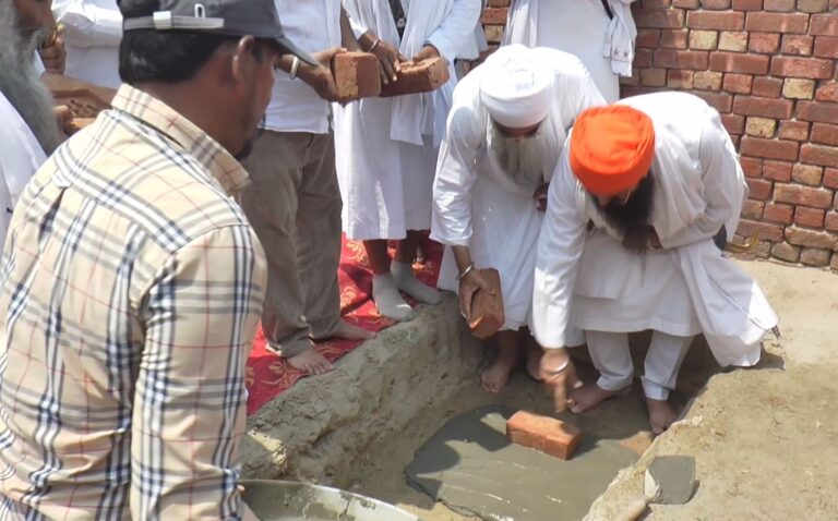 ਫਰੀਦਕੋਟ ਪਹੁੰਚੇ ਜਥੇਦਾਰ ਬਲਜੀਤ ਸਿੰਘ ਦਾਦੂਵਾਲ/ ਪਿੰਡ ਕਾਉਣੀ ਵਿਖੇ ਘਰ ਦਾ ਰੱਖਿਆ ਨੀਂਹ ਪੱਥਰ/ ਸਿੱਖ ਪਰਿਵਾਰ ਨੂੰ ਬਣਾ ਕੇ ਦਿੱਤਾ ਜਾਵੇਗਾ ਘਰ