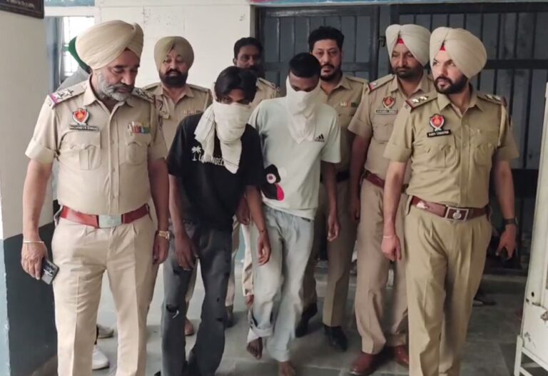 ਛੇਹਰਟਾ ਪੁਲਿਸ ਦੀ ਲੁੱਟ-ਖੋਹ ਮਾਮਲੇ ’ਚ ਕਾਰਵਾਈ/ ਦੋ ਮੁਲਜ਼ਮਾਂ ਨੂੰ ਮੋਟਰ ਸਾਇਕਲ ਸਮੇਤ ਕੀਤਾ ਕਾਬੂ/ ਜਾਅਲੀ ਆਰਸੀ, ਤੇ ਨਕਲੀ ਨੰਬਰ ਪਲੇਟਾਂ ਬਰਾਮਦ
