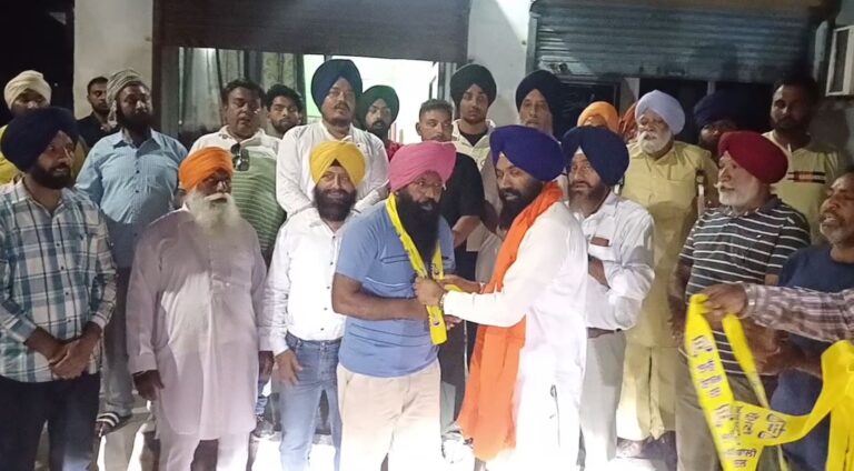 ਫਤਹਿਗੜ੍ਹ ਸਾਹਿਬ ’ਚ ਆਮ ਆਦਮੀ ਪਾਰਟੀ ਨੂੰ ਝਟਕਾ/ ਸੀਨੀਅਰ ਆਗੂ ਸਾਥੀਆਂ ਸਮੇਤ ਅਕਾਲੀ ਦਲ ’ਚ ਸ਼ਾਮਲ