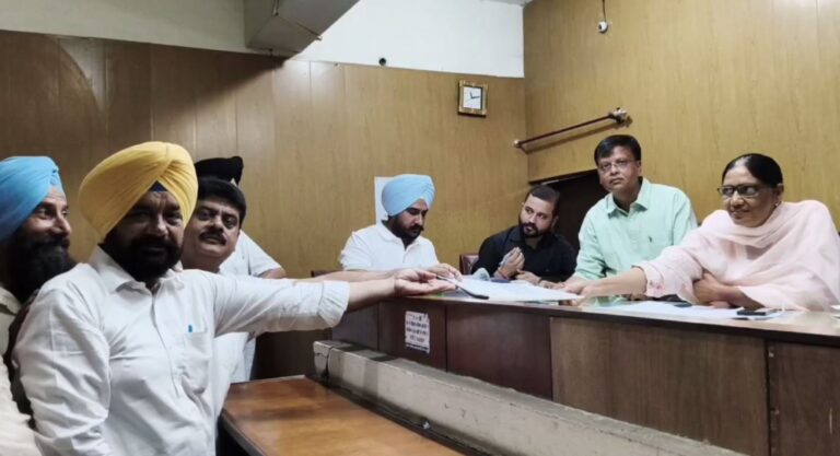 ਮਾਨਸਾ ’ਚ ਨਿਗਮ ਚੋਣ ਨੂੰ ਲੈ ਕੇ ਅਕਾਲੀ ਦਲ ਸਰਗਰਮ/ ਨਗਰ ਕੌਂਸਲ ਦੀਆਂ 27 ਸੀਟਾਂ ’ਤੇ ਉਤਾਰੇ ਉਮੀਦਵਾਰ/ ਸੀਵਰੇਜ ਸਮੱਸਿਆ ਤੇ ਨਸ਼ੇ ਦੇ ਮੁੱਦੇ ’ਤੇ ਚੋਣ ਲੜਣ ਦਾ ਐਲਾਨ
