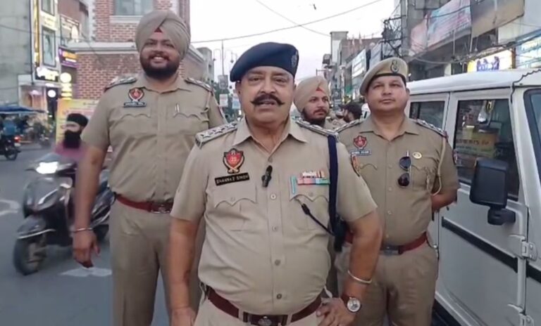ਗੁਰਦਾਸਪੁਰ ਪੁਲਿਸ ਦੀ ਸਪੈਸ਼ਲ ਨਾਕੇਬੰਦੀ/ ਵਾਪਰ ਰਹੀਆਂ ਘਟਨਾਵਾਂ ਦੇ ਮੱਦੇਨਜ਼ਰ ਸਖਤੀ/ ਪੁਲਿਸ ਅਧਿਕਾਰੀ ਆਪ ਲਗਾ ਰਹੇ ਸਪੈਸ਼ਲ ਨਾਕੇ