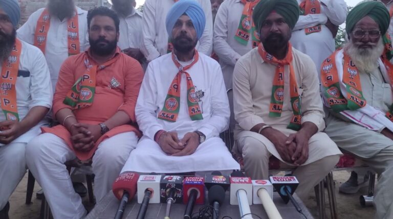 ਬਠਿੰਡਾ ਦੇ ਮੋੜ ਮੰਡੀ ’ਚ ਬੀਜੇਪੀ ਦੀ ਨੁੱਕੜ ਮੀਟਿੰਗ/ ਸੂਬਾ ਜਨਰਲ ਸਕੱਤਰ ਦਿਆਲਦਾਸ ਸੋਢੀ ਰਹੇ ਮੌਜੂਦ/ ਪਾਰਟੀ ਉਮੀਦਵਾਰ ਦੇ ਹੱਕ ’ਚ ਕੀਤਾ ਚੋਣ ਪ੍ਰਚਾਰ