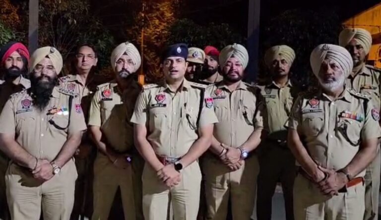 ਕਪੂਰਥਲਾ ਜੇਲ੍ਹ ਅੰਦਰ ਕੈਦੀਆਂ ਵੱਲੋਂ ਭਾਰੀ ਹੰਗਾਮਾ/ ਦੋ ਧੜਿਆਂ ਵਿਚਾਲੇ ਝਗੜੇ ਤੋਂ ਬਾਅਦ ਬੇਕਾਬੂ ਹੋਏ ਕੈਦੀ/ ਐਸਐਸਪੀ ਗੌਰਵ ਤੂਰਾ ਨੇ ਸ਼ਾਂਤ ਕਰਵਾਇਆ ਮਾਹੌਲ