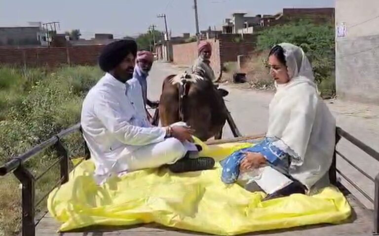 ਗੱਡੇ ’ਤੇ ਵੋਟ ਪਾਉਣ ਪਹੁੰਚੇ ਰਾਜਾ ਵੜਿੰਗ/ ਕੇਂਦਰ ਨੂੰ ਤੇਲ ਕੀਮਤਾਂ ਘਟਾਉਣ ਦਾ ਦਿੱਤਾ ਸੁਨੇਹਾ/ ਤੇਲ ਕੀਮਤਾਂ ’ਚ ਵਾਧੇ ਖਿਲਾਫ ਪ੍ਰਗਟਾਇਆ ਰੋਸ