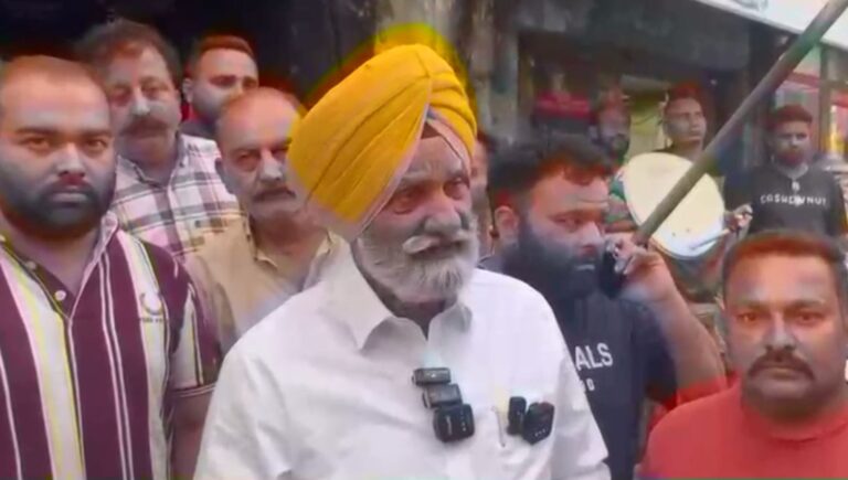ਗੁਰਦਾਸਪੁਰ ਪਹੁੰਚੇ ਸਾਬਕਾ ਵਿਧਾਇਕ ਬੱਬੇਹਾਲੀ/ ਅੱਗ ਪੀੜਤ ਦੁਕਾਨਦਾਰ ਦੀ ਕੀਤੀ ਮਾਲੀ ਸਹਾਇਤਾ/ ਸਰਕਾਰ ਬਣਨ ਤੇ ਹੋਰ ਮਦਦ ਦਾ ਦਿੱਤਾ ਭਰੋਸਾ