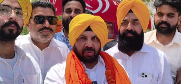 ਜੰਡਿਆਲਾ ਗੁਰੂ ’ਚ ਆਮ ਆਦਮੀ ਪਾਰਟੀ ਦੀ ਸ਼ਾਨਦਾਰ ਜਿੱਤ/ ਮੰਤਰੀ ਈਟੀਓ ਨੇ ਜਿੱਤੇ ਉਮੀਦਵਾਰਾਂ ਨੂੰ ਦਿੱਤੀ ਵਧਾਈ/ ਜੰਡਿਆਲਾ ਗੁਰੂ ਵਿੱਚ 15 ’ਚੋਂ 13 ਸੀਟਾਂ ‘ਤੇ ਆਪ ਦੀ ਜਿੱਤ