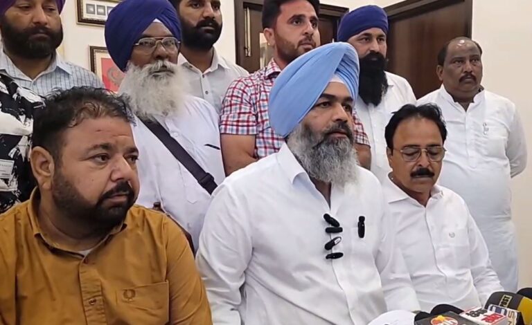 ਫਰੀਦਕੋਟ ਨਗਰ ਕੌਂਸਲ ’ਚ ਅਕਾਲੀ ਦਲ ਨੂੰ ਚੰਗਾ ਹੁੰਗਾਰਾ/ 7 ਸੀਟਾਂ ’ਤੇ ਜੇਤੂ ਰਹੇ ਅਕਾਲੀ ਦਲ ਦੇ ਉਮੀਦਵਾਰ ਬੰਟੀ ਰੋਮਾਣਾ ਨੇ ਲੋਕਾਂ ਦਾ ਕੀਤਾ ਧੰਨਵਾਦ