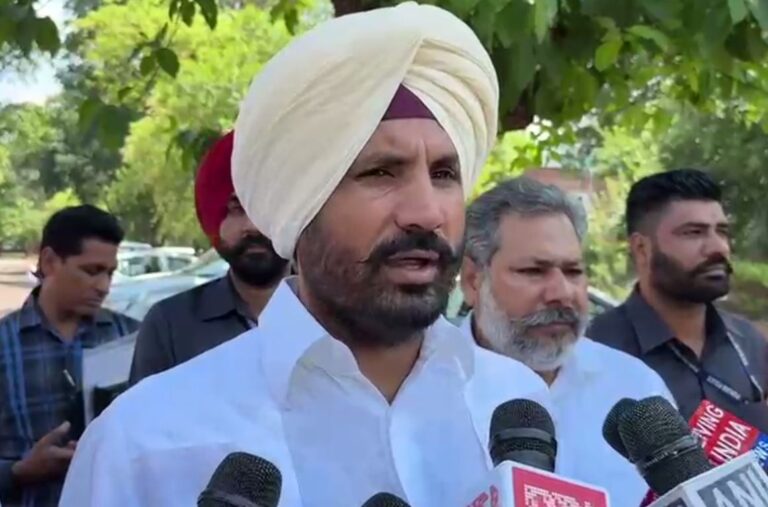 ਰਾਜਾ ਵੜਿੰਗ ਦਾ ਧਮਾਕਿਆਂ ਨੂੰ ਲੈ ਕੇ ਸਰਕਾਰ ਵੱਲ ਨਿਸ਼ਾਨਾ/ ਕੇਂਦਰ ਸਰਕਾਰ ਨੂੰ ਦੱਸਿਆ ਬਰਾਬਰ ਦਾ ਜ਼ਿੰਮੇਵਾਰ/ ਸਾਜ਼ਿਸ਼ ਤਹਿਤ ਮਾਹੌਲ ਖਰਾਬ ਕਰਨ ਦੇ ਇਲਜ਼ਾਮ