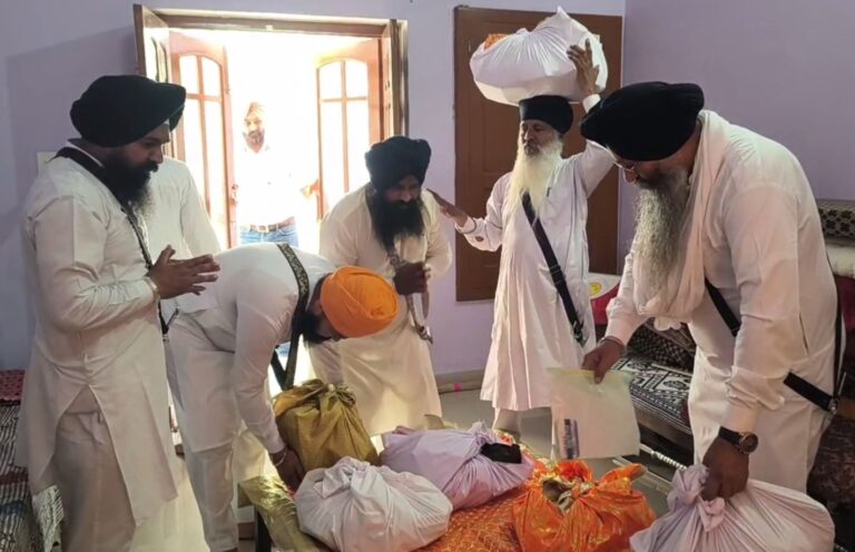 ਸੁਨਾਮ ’ਚ ਬੇਅਦਬੀ ਕਾਨੂੰਨ ਤੋਂ ਲੋਕਾਂ ’ਚ ਸਹਿਮ/ ਗੁਰਦੁਆਰੇ ਜਮ੍ਹਾਂ ਕਰਵਾਏ ਗੁੱਟਕਾ ਸਾਹਿਬ ਤੇ ਪੋਥੀਆਂ/ 452 ਗੁੱਟਕਾ ਸਾਹਿਬ ਤੇ ਪੋਥੀਆਂ ਹੋਈਆਂ ਜਮ੍ਹਾਂ