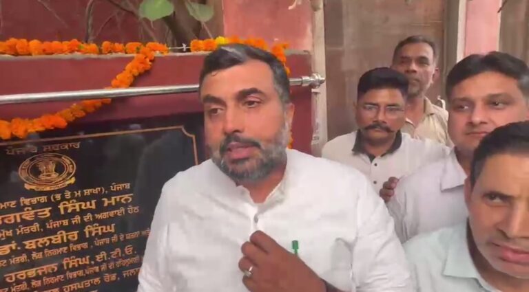 ਜਲਾਲਾਬਾਦ ਨੂੰ ਜਲਦ ਮਿਲੇਗਾ ਨਵਾਂ ਪ੍ਰਾਇਮਰੀ ਹੈੱਲਥ ਸੈਂਟਰ/ ਵਿਧਾਇਕ ਗੋਲਡੀ ਕੰਬੋਜ਼ ਨੇ ਰੱਖਿਆ ਨੀਂਹ ਪੱਥਰ/ ਪੁਰਾਣੇ ਸਿਵਲ ਹਸਪਤਾਲ ਦੀ ਥਾਂ ’ਤੇ ਹੋਵੇਗੀ ਉਸਾਰੀ