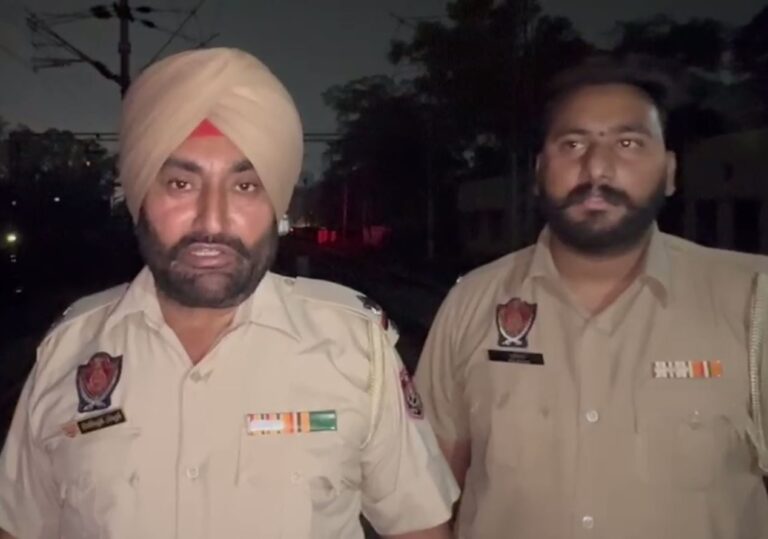 ਜਲੰਧਰ ’ਚ ਰੇਲ ਹੇਠਾਂ ਆਉਣ ਕਾਰਨ ਔਰਤ ਦੀ ਮੌਤ/ ਬੱਚੇ ਸਮੇਤ ਰੇਲ ਲਾਈਨ ਪਾਰ ਕਰਨ ਦੌਰਾਨ ਹਾਦਸਾ/ ਔਰਤ ਦੀ ਮੌਤ, ਬੱਚੇ ਦਾ ਬਚਾਅ, ਪੁਲਿਸ ਕਰ ਰਹੀ ਜਾਂਚ