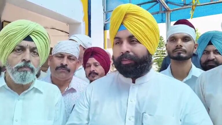 ਨੰਗਲ ਦੇ ਧਾਰਮਕ ਸਥਾਨਾਂ ’ਚ ਨਤਮਸਤਕ ਹੋਏ ਹਰਜੋਤ ਬੈਂਸ/ ਸਥਾਨਕ ਸਰਕਾਰਾਂ ਵਿਭਾਗ ਮਿਲਣ ਲਈ ਕੀਤਾ ਸ਼ੁਕਰਾਨਾ/ ਨਵੀਂ ਜ਼ਿੰਮੇਵਾਰੀ ਲਈ ਮੁੱਖ ਮੰਤਰੀ ਦਾ ਧੰਨਵਾਦ