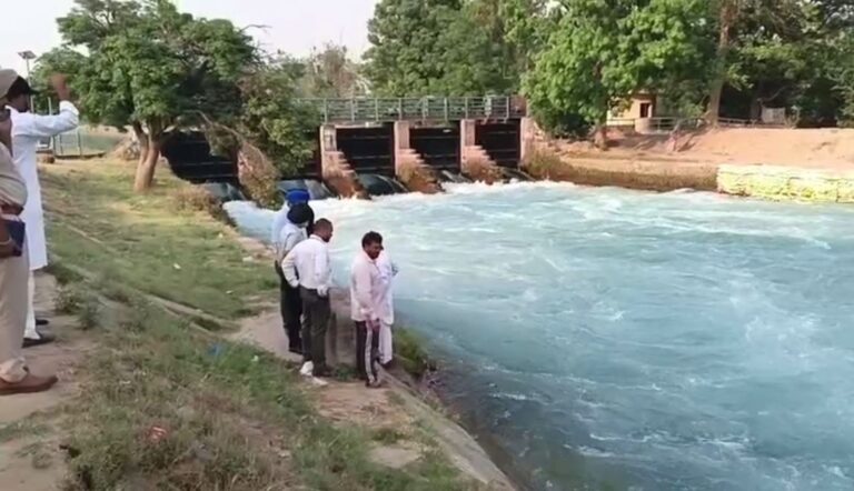 ਪਟਿਆਲਾ ਦੀ ਭਾਖੜਾ ਨਹਿਰ ’ਚੋਂ ਔਰਤ ਦੀ ਲਾਸ਼ ਬਰਾਮਦ/ ਬੀਤੇ ਦਿਨ ਭੇਦਭਰੀ ਹਾਲਤ ’ਚ ਹੋਈ ਸੀ ਲਾਪਤਾ/ ਨਹਿਰ ਕਿਨਾਰਿਓਂ ਸਾਮਾਨ ਮਿਲਣ ਬਾਅਦ ਕੀਤੀ ਜਾ ਰਹੀ ਸੀ ਭਾਲ