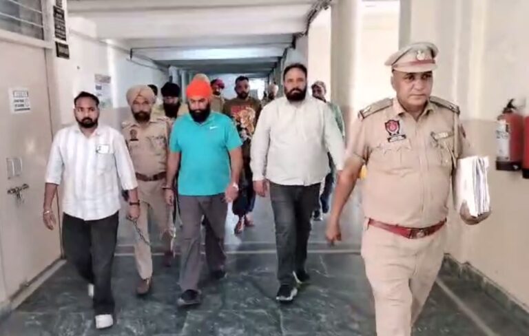 ਬਠਿੰਡਾ ਦੀ ਕੇਂਦਰੀ ਜੇਲ੍ਹ ਦੇ ਸੁਪਰੀਟੈਂਡੇਂਟ ’ਤੇ ਜਾਨਲੇਵਾ ਹਮਲਾ/ ਹਵਾਲਾਤੀਆਂ ਨੇ ਨੌਕੀਲੀ ਚੀਜ਼ ਨਾਲ ਕੀਤਾ ਜ਼ਖਮੀ/ ਬਚਾਅ ’ਚ ਗਨਮੈਨ ਨੂੰ ਵੀ ਬਣਾਇਆ ਨਿਸ਼ਾਨਾ