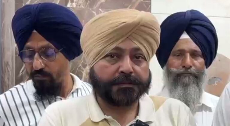 ਅੰਮ੍ਰਿਤਸਰ ’ਚ ਟਾਇਲ ਸ਼ੋਅਰੂਮ ’ਤੇ ਫਾਇਰਿੰਗ/ ਮੋਟਰ ਸਾਇਕਲ ਸਵਾਰ ਗੋਲੀਆਂ ਚਲਾ ਕੇ ਫਰਾਰ/ ਵਿਦੇਸ਼ੀ ਨੰਬਰ ਤੋਂ ਆਈ ਸੀ ਫਿਰੌਤੀ ਲਈ ਕਾਲ