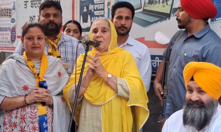 ਮਾਨਸਾ ਪਹੁੰਚੇ ਸੀਐਮ ਮਾਨ ਦੇ ਮਾਤਾ ਹਰਪਾਲ ਕੌਰ/ ਨਗਰ ਨਿਗਮ ਚੋਣਾਂ ਲਈ ਕੀਤਾ ਚੋਣ ਪ੍ਰਚਾਰ/ ਵਾਰਡ ਨੰਬਰ-13 ਚ ਨੁੱਕੜ ਮੀਟਿੰਗਾਂ ਨੂੰ ਕੀਤਾ ਸੰਬੋਧਨ