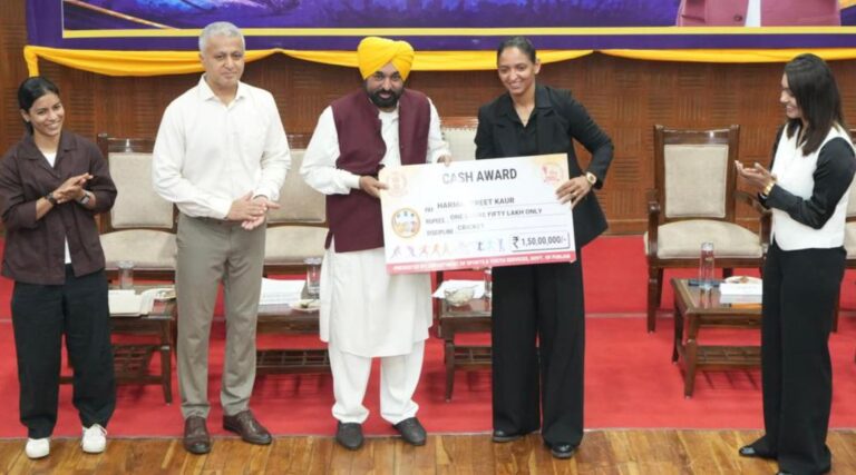 ਮੁੱਖ ਮੰਤਰੀ ਮਾਨ ਵੱਲੋਂ 87 ਖਿਡਾਰੀਆਂ ਨੂੰ ਮਹਾਰਾਜਾ ਰਣਜੀਤ ਸਿੰਘ ਐਵਾਰਡ/ 32.5 ਕਰੋੜ ਸਹਾਇਤਾ ਰਾਸ਼ੀ ਵੀ ਵੰਡੀ