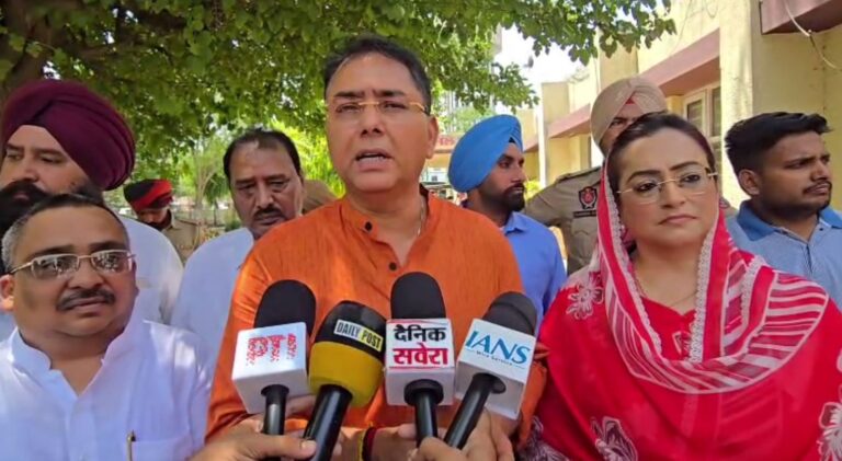ਵੋਟ ਪਾਉਣ ਪਹੁੰਚੇ ਮੰਤਰੀ ਅਮਨ ਅਰੋੜਾ/ ਲੋਕਾਂ ਨੂੰ ਵੋਟ ਦੇ ਹੱਕ ਵਰਤੋਂ ਦੀ ਸਲਾਹ/ ਚੰਗੇ ਨਤੀਜੇ ਆਉਣ ਦੀ ਪ੍ਰਗਟਾਈ ਉਮੀਦ