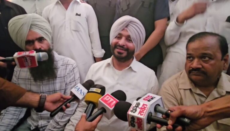 ਧੂਰੀ ਪੁਲਿਸ ਤੇ ਕੇਂਦਰੀ ਰਾਜ ਮੰਤਰੀ ਬਿੱਟੂ ਵਿਚਾਲੇ ਬਹਿਸ਼/ ਓਂਕਾਰ ਸਿੰਘ ਦੀ ਪੁਲਿਸ ਹਿਰਾਸਤ ਨੂੰ ਲੈ ਕੇ ਤਕਰਾਰ/ ਪੰਜਾਬ ਅੰਦਰ ਵੀ ਬੰਗਾਲ ਵਰਗੇ ਹਾਲਾਤ ਦੀ ਚਿਤਾਵਨੀ