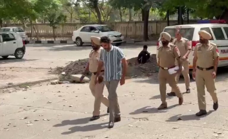 ਪਟਿਆਲਾ ‘ਚ ਜ਼ਮੀਨੀ ਵਿਵਾਦ ‘ਚ ਨਵਾਂ ਮੋੜ/ MLA ਪਠਾਨਮਾਜਰਾ ਨਾਲ ਸਬੰਧ ਜੋੜ ਕੇ ਕਾਰਵਾਈ ਦੇ ਦੋਸ਼/ ਪਤੀ ਦੀ ਗ੍ਰਿਫ਼ਤਾਰੀ ‘ਤੇ ਪਰਿਵਾਰ ਦਾ ਵਿਰੋਧ