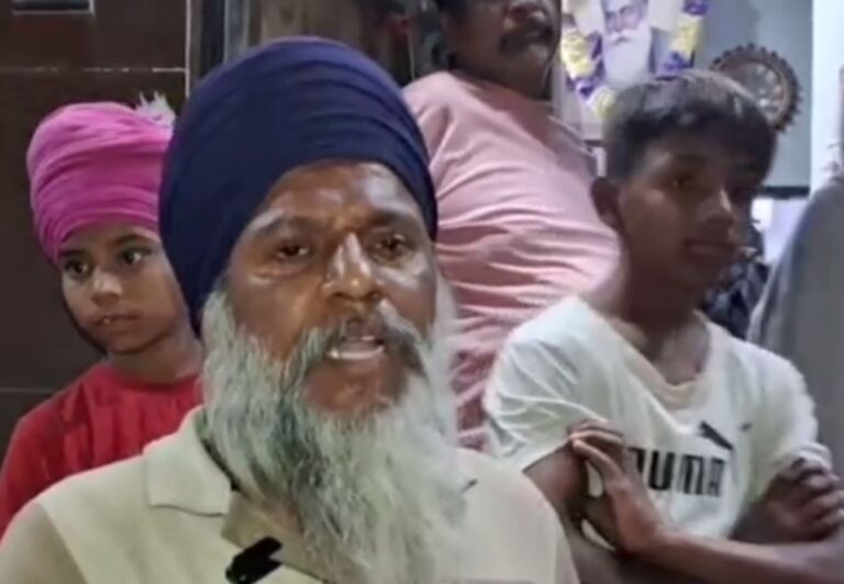 ਅੰਮ੍ਰਿਤਸਰ ਦੇ ਢੱਪਈ ਇਲਾਕੇ ‘ਚ ਦੋ ਧਿਰਾਂ ਵਿਚਾਲੇ ਖੂਨੀ ਝੜਪ/ 20-30 ਨੌਜਵਾਨਾਂ ਵੱਲੋਂ ਘਰ ‘ਤੇ ਹਮਲਾ/ ਪੱਥਰਬਾਜ਼ੀ ਤੇ ਪੈਟਰੋਲ ਬੰਬ ਸੁੱਟੇ ਗਏ, ਵੱਡੇ ਜਾਨੀ ਨੁਕਸਾਨ ਤੋਂ ਬਚਾਅ