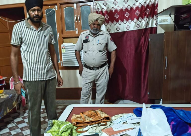 ਅਬੋਹਰ ’ਚ ਚੋਰਾਂ ਦਾ ਸੁੰਨੇ ਘਰ ’ਤੇ ਧਾਵਾ/ ਘਟਨਾ ਵੇਲੇ ਸਹੁਰੇ ਘਰ ਗਿਆ ਸੀ ਫੌਜੀ ਜਵਾਨ/ 13 ਤੋਲੇ ਗਹਿਣੇ, ਅੱਧਾ ਕਿਲੋ ਚਾਂਦੀ 15 ਹਜ਼ਾਰ ਨਕਦੀ ਚੋਰੀ