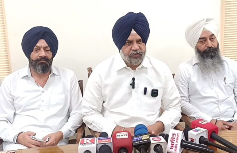 ਫਤਿਹਗੜ੍ਹ ਸਾਹਿਬ ਵਿਖੇ 19ਵਾਂ ਖੂਨਦਾਨ ਤੇ ਅੱਖਾਂ ਦਾ ਕੈਂਪ/ ਵਿਧਾਇਕ ਇਆਲੀ ਤੇ ਸਾਂਸਦ ਅੰਮ੍ਰਿਤਪਾਲ ਦੇ ਪਿਤਾ ਰਹੇ ਮੌਜੂਦ/ ਪੰਜਾਬੀਆਂ ਦੇ ਹੱਕ ਚ ਸਾਂਝੀ ਆਵਾਜ਼ ਉਠਾਉਣ ਦਾ ਐਲਾਨ