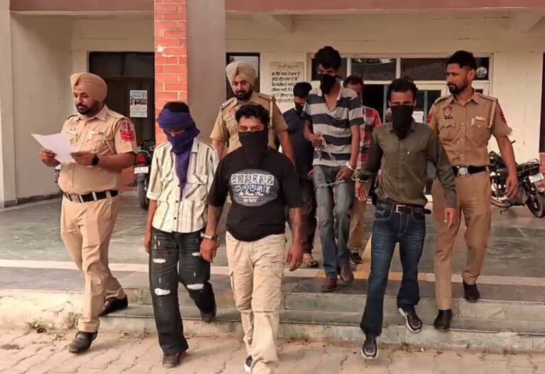 ਬਟਾਲਾ ਪੁਲਿਸ ਵੱਲੋਂ 300 ਗਰਾਮ ਹੈਰੋਇਨ ਸਮੇਤ ਦੋ ਕਾਬੂ/ ਸ਼ੱਕ ਦੇ ਆਧਾਰ ’ਤੇ ਤਲਾਸ਼ੀ ਲੈਣ ’ਤੇ ਹੋਈ ਬਰਾਮਦਗੀ/ ਪੁਲਿਸ ਨੇ ਮਾਮਲਾ ਦਰਜ ਕਰ ਕੇ ਜਾਂਚ ਆਰੰਭੀ