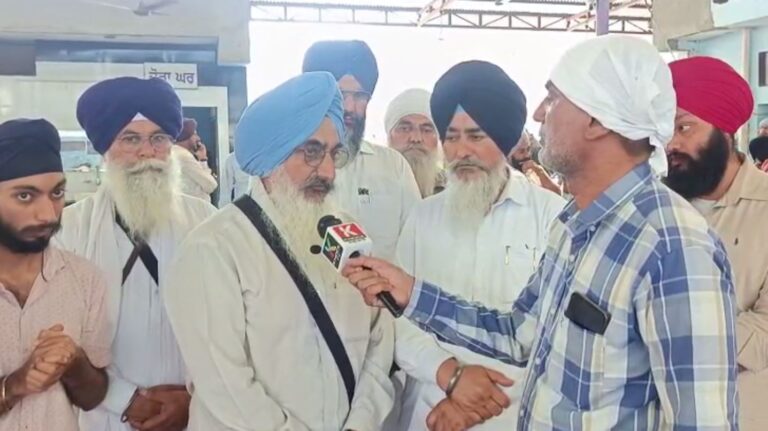 ਮਲੋਟ ’ਚ ਸੁਖਮਨੀ ਸਾਹਿਬ ਗੁਟਕੇ ਦੀ ਬੇਅਦਬੀ/ ਗਲੀ ’ਚ ਸੁੱਟੇ ਮਿਲੇ ਗੁਟਕਾ ਸਾਹਿਬ ਦੇ ਪੱਤਰੇ/ ਪੁਲਿਸ ਨੇ ਅਣਪਛਾਤਿਆਂ ਖਿਲਾਫ਼ ਦਰਜ ਕੀਤਾ ਕੇਸ