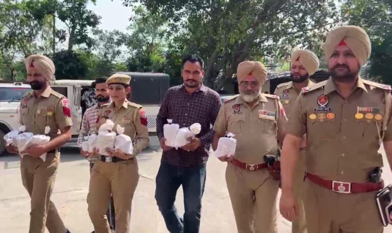 ਫਿਰੋਜ਼ਪੁਰ ਹੱਥ ਲੱਗੀ ਨਸ਼ਿਆਂ ਨੂੰ ਲੈ ਕੇ ਵੱਡੀ ਕਾਮਯਾਬੀ/ 4 ਮੁਲਜ਼ਮਾਂ ਤੋਂ 7 ਕਿੱਲੋ 858 ਗਰਾਮ ਹੈਰੋਇਨ ਬਰਾਮਦ/ ਵੱਖ ਵੱਖ ਮਾਮਲਿਆਂ ਅੰਦਰ ਹੋਈ ਬਰਾਮਦਗੀ