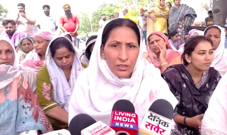 ਕਪੂਰਥਲਾ ’ਚ ਨੌਜਵਾਨ ਦੇ ਕਤਲ ਦਾ ਮਾਮਲਾ ਗਰਮਾਇਆ/ ਪਰਿਵਾਰ ਨੇ ਢਿੱਲੀ ਪੁਲਿਸ ਕਾਰਵਾਈ ਖਿਲਾਫ ਦਿੱਤਾ ਧਰਨਾ/ ਰੋਡ ਜਾਮ ਕਰ ਕੇ ਦੋਸ਼ੀਆਂ ਨੂੰ ਛੇਤੀ ਗ੍ਰਿਫਤਾਰ ਕਰਨ ਦੀ ਮੰਗ