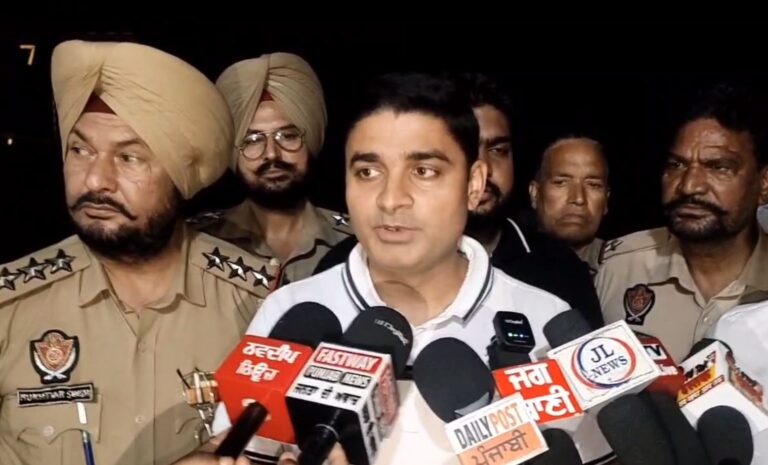 ਅੰਮ੍ਰਿਤਸਰ ਪੁਲਿਸ ਦੀ ਨਾਜਾਇਜ਼ ਸ਼ਰਾਬ ਖਿਲਾਫ ਵੱਡੀ ਕਾਰਵਾਈ/ 2 ਹਜ਼ਾਰ ਤੋਂ ਵੱਧ ਸ਼ਰਾਬ ਦੀਆਂ ਪੇਟੀਆਂ ਬਰਾਮਦ/ ਨਗਰ ਕੌਂਸਲ ਚੋਣਾਂ ਦੌਰਾਨ ਵਰਤੇ ਜਾਣ ਦਾ ਸ਼ੱਕ
