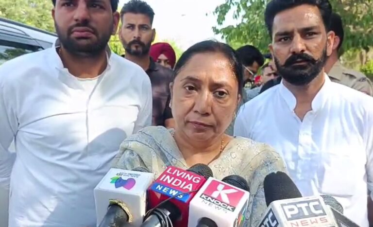 ਮਲੋਟ ਵਾਸੀਆਂ ਨੂੰ ਮੰਤਰੀ ਡਾ. ਬਲਜੀਤ ਕੌਰ ਦੀ ਅਪੀਲ/ ਚੰਗੇ ਲੋਕਾਂ ਨੂੰ ਵੋਟ ਪਾਉਣ ਦੀ ਦਿੱਤੀ ਸਲਾਹ/ ਪੋਲਿੰਗ ਬੂਥਾਂ ’ਤੇ ਜਾ ਕੇ ਲਿਆ ਜਾਇਜ਼ਾ